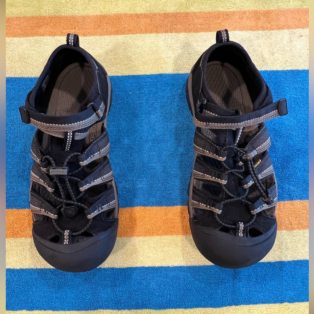 Keen’s Boy Sandals Size 6